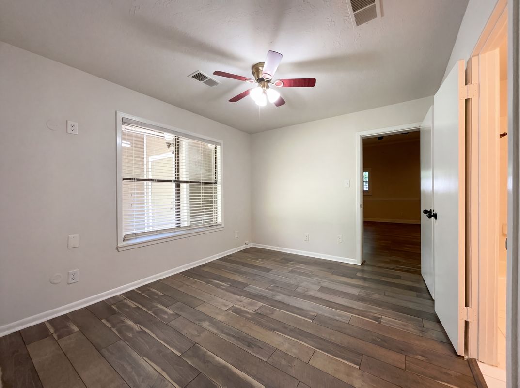 Photo 13 of 21 of 241 Greenbriar Dr, Livingston, TX