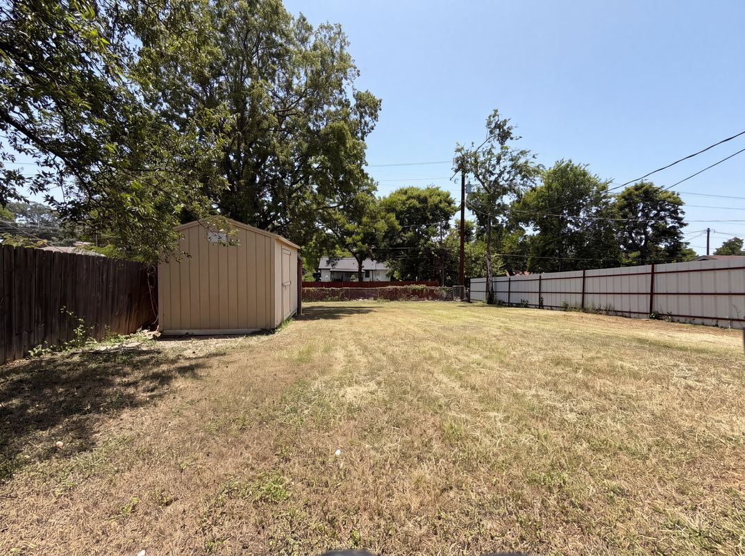 Photo 15 of 17 of 2832 Avenue I, Fort Worth, TX