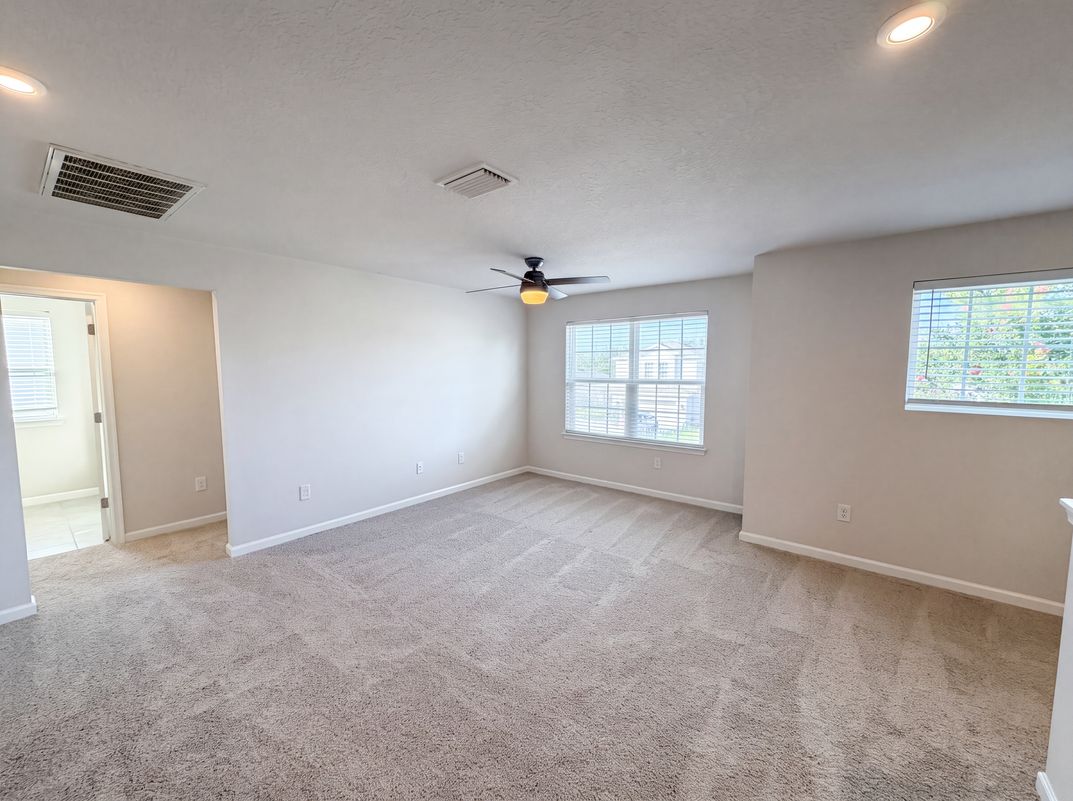 Photo 4 of 28 of 10654 Hawks Landing Dr, Land O Lakes, FL