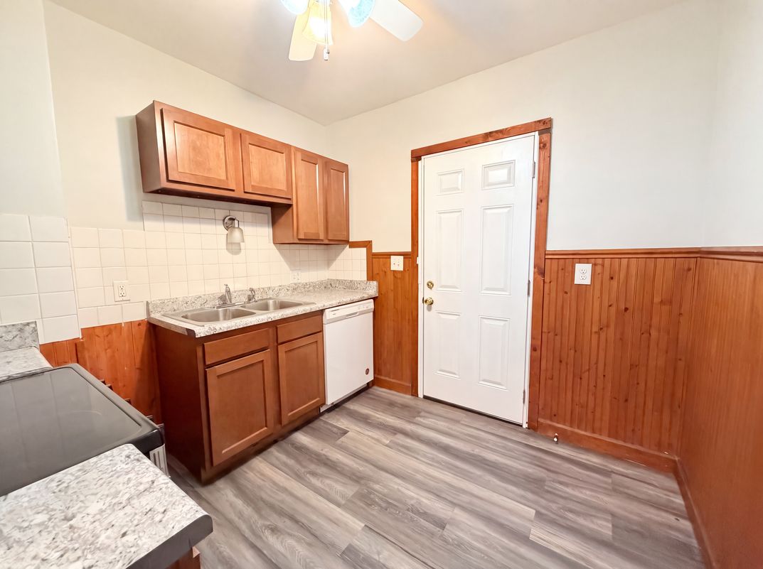Photo 11 of 23 of 4804 Greenlee Ave, Cincinnati, OH