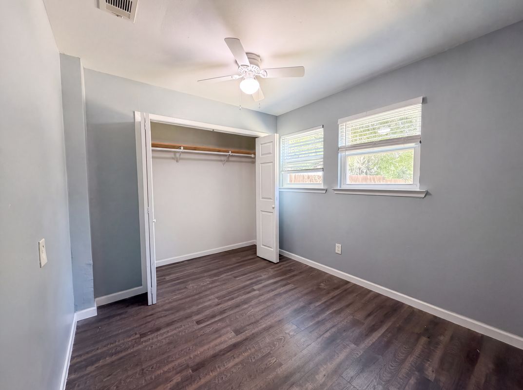 Photo 11 of 17 of 1012 Turner St, Cleburne, TX