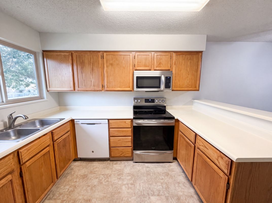 Photo 6 of 21 of 8733 W Cornell Ave, Lakewood, CO