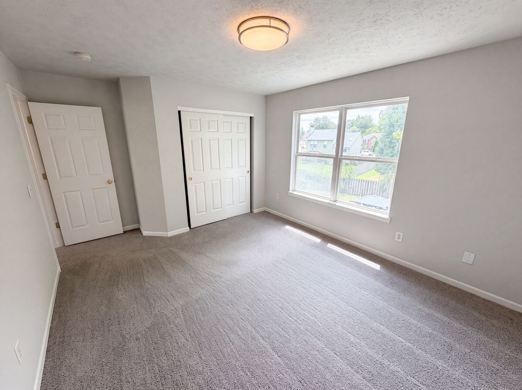 Photo 16 of 33 of 6680 Crestwell Ln, Indianapolis, IN