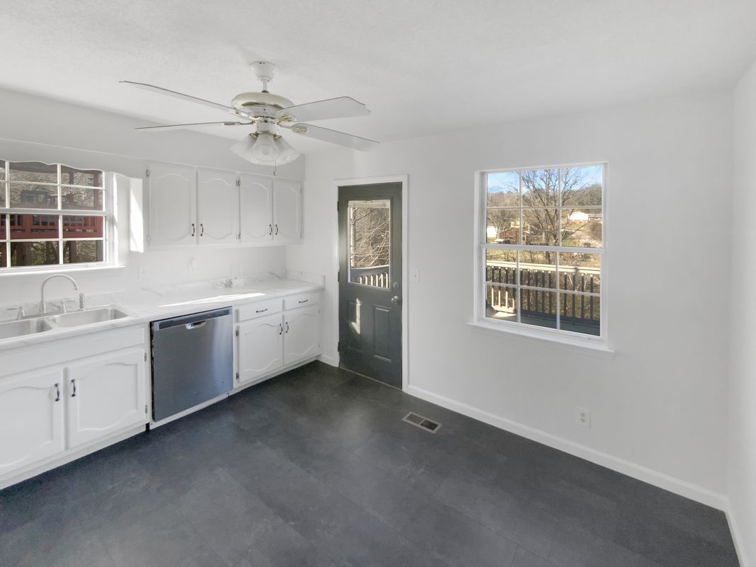 Photo 11 of 23 of 7511 Irongate Dr, Hixson, TN