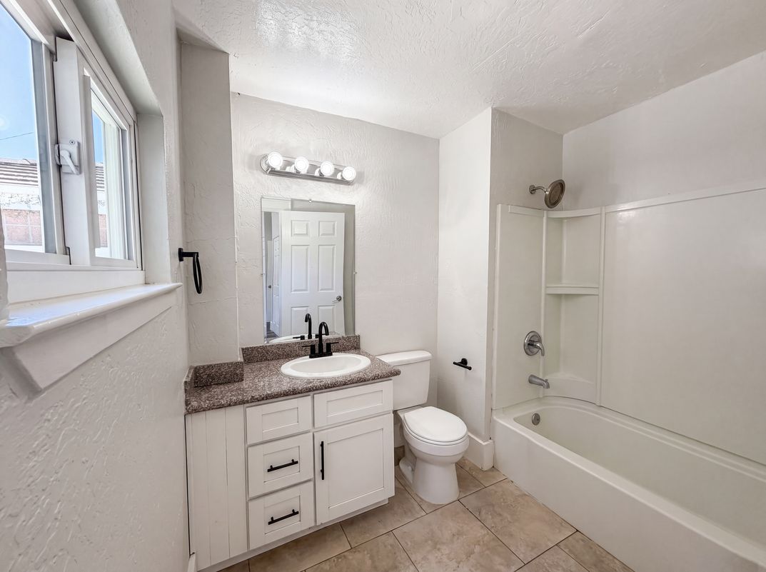 Photo 20 of 29 of 1860 W Willow St, Stockton, CA