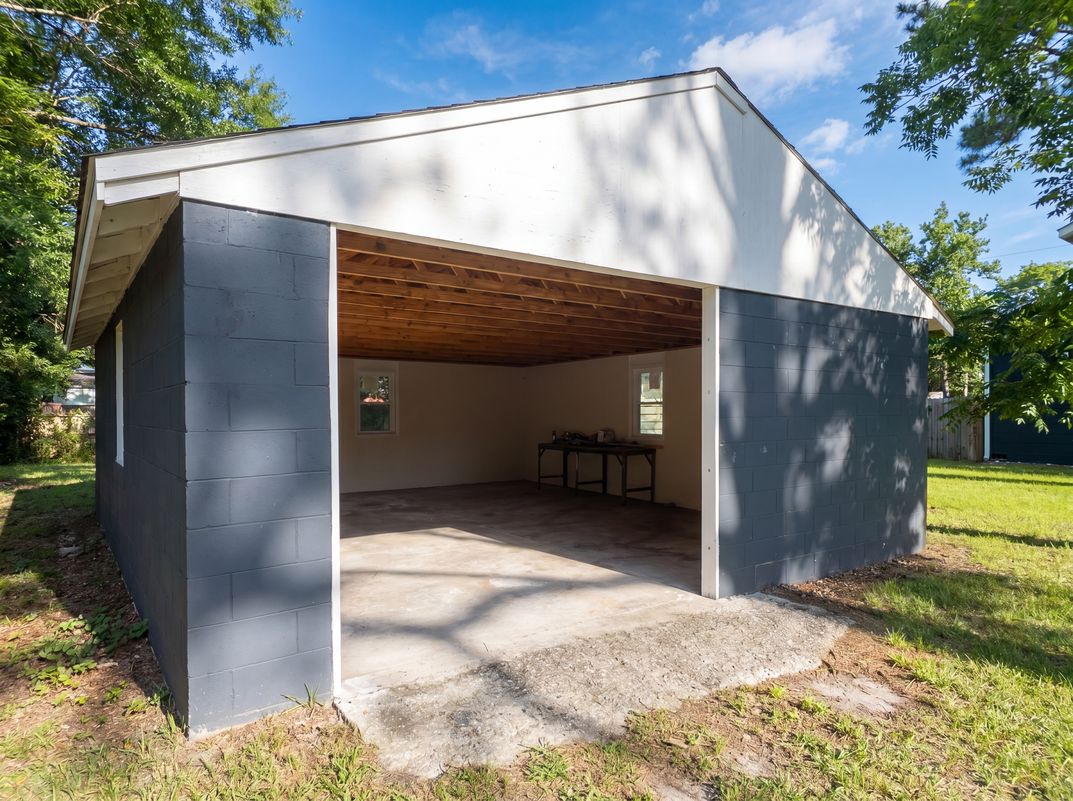 Photo 17 of 21 of 601 Community Dr, Waycross, GA