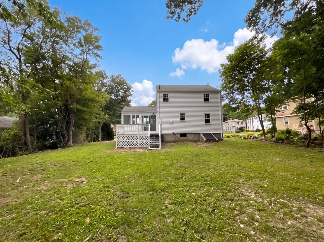 Photo 5 of 28 of 48 Woodlawn St, Randolph, MA