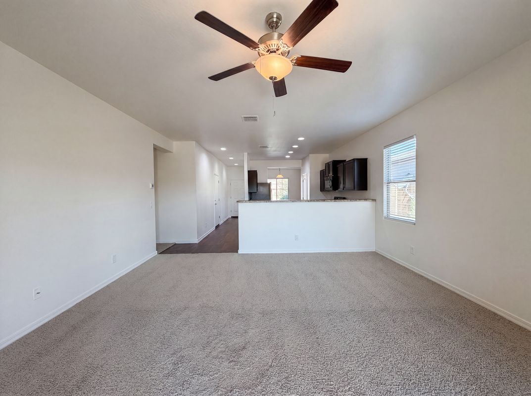 Photo 3 of 21 of 19539 N Rose Ct, Maricopa, AZ