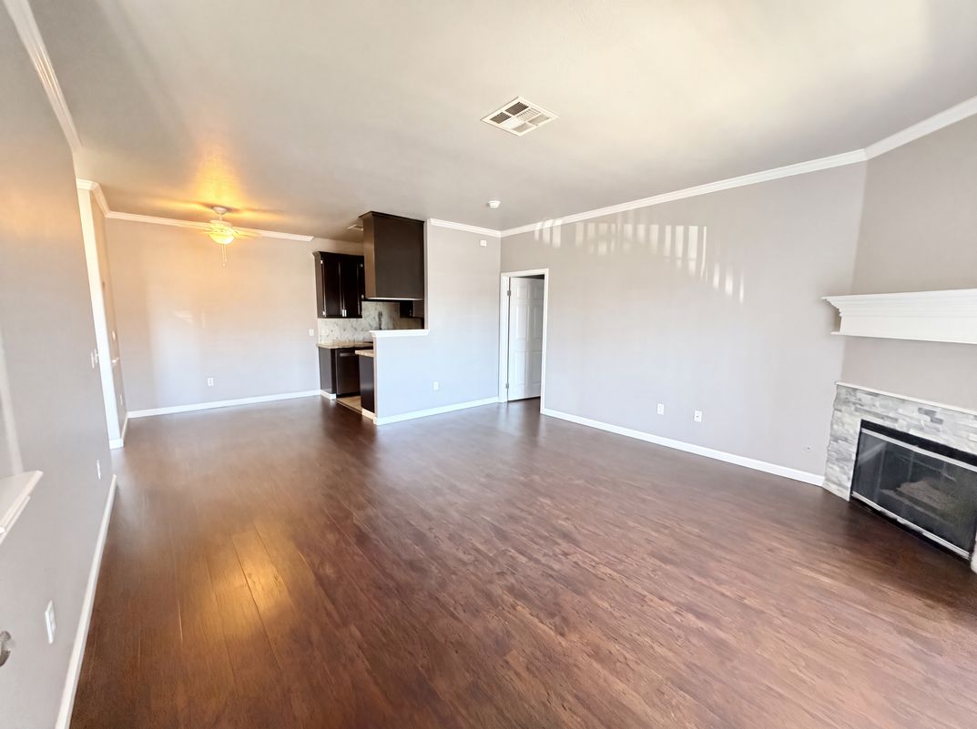 Photo 12 of 28 of 4730 E Craig Rd, Las Vegas, NV