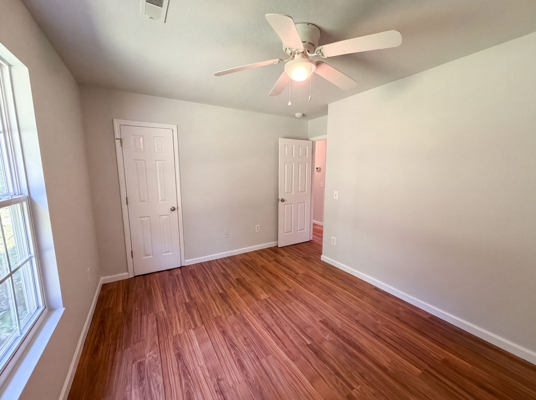 Photo 14 of 18 of 102 Hayworth Ave, Clinton, SC