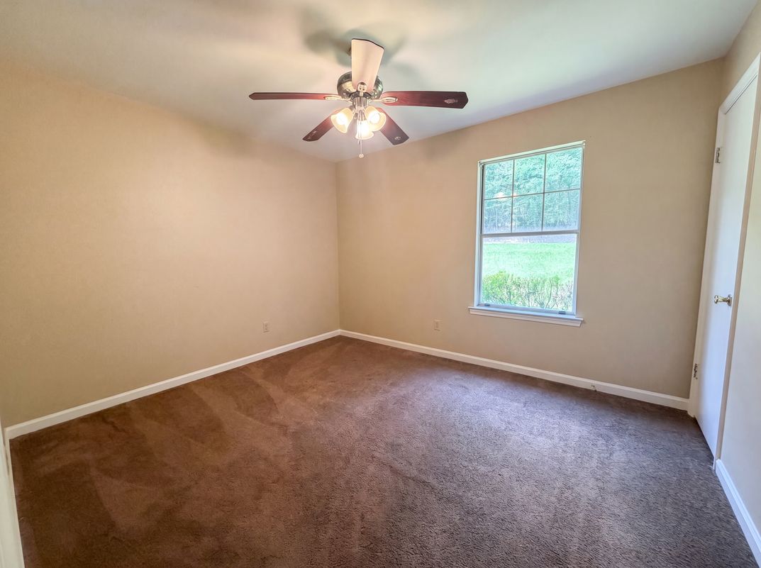 Photo 4 of 21 of 2813 Wood Dr NE, Center Point, AL
