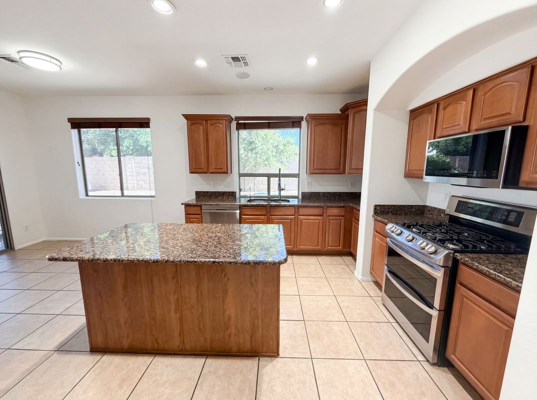 Property photo 2 of 2634 E Ridge Creek Rd