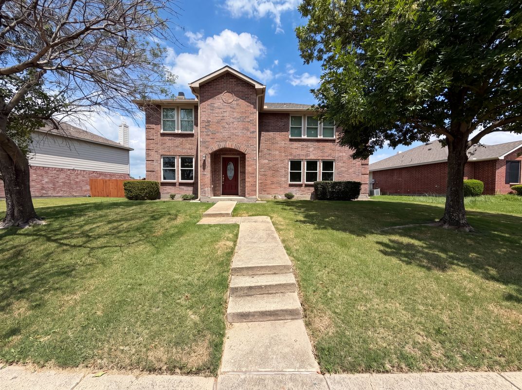 Property photo 1 of 2904 Lake Vista Dr