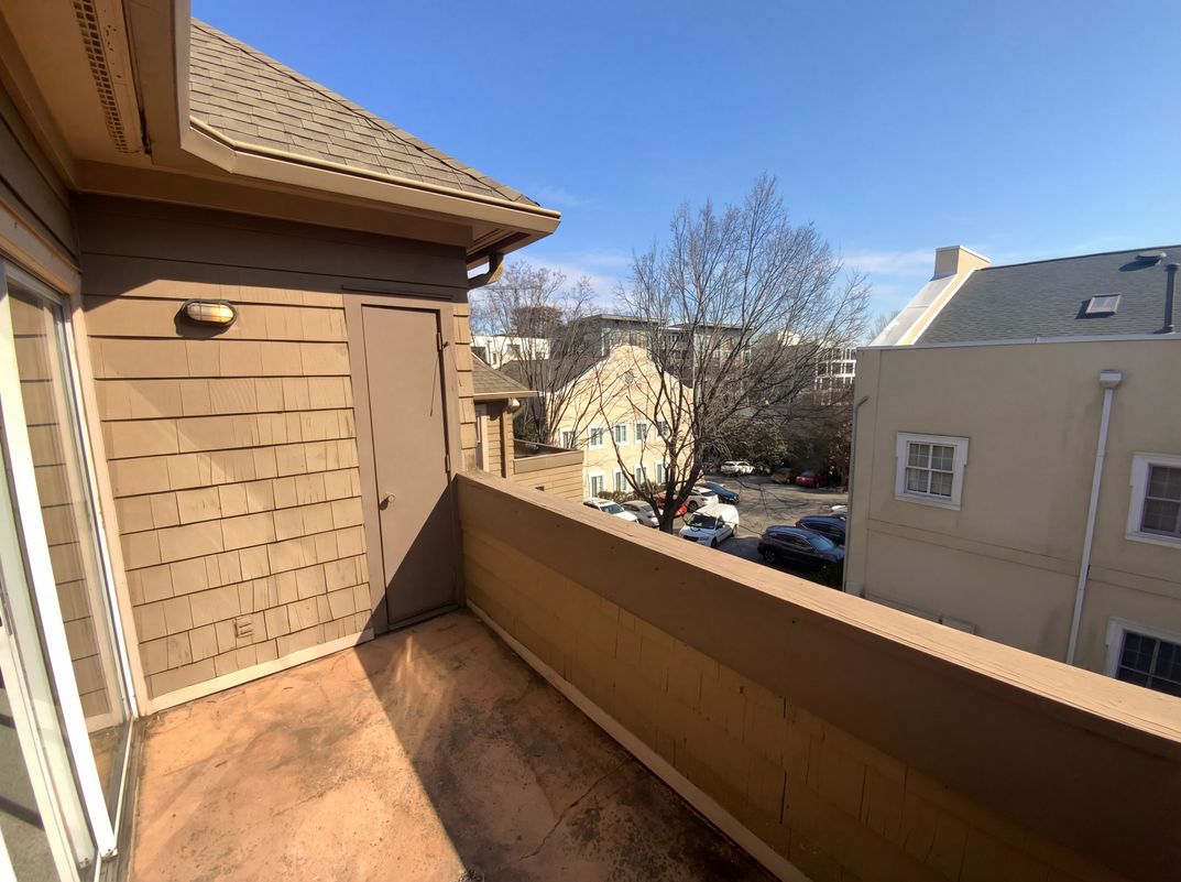 Photo 5 of 15 of 1101 E Morehead St, Charlotte, NC