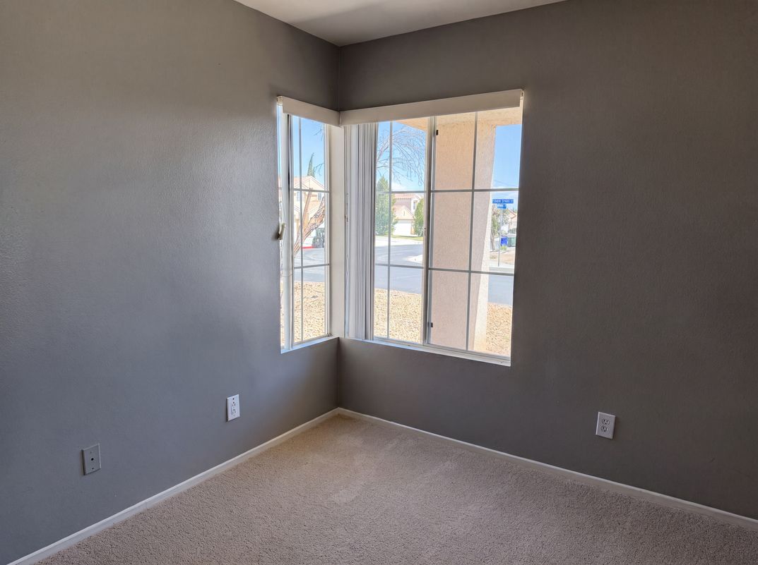 Photo 6 of 18 of 13577 Monterey Way, Victorville, CA