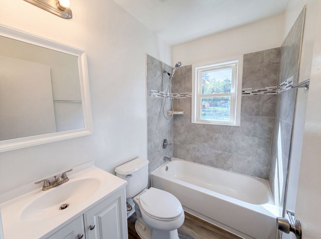 Photo 6 of 22 of 4313 Urn St, Capitol Heights, MD