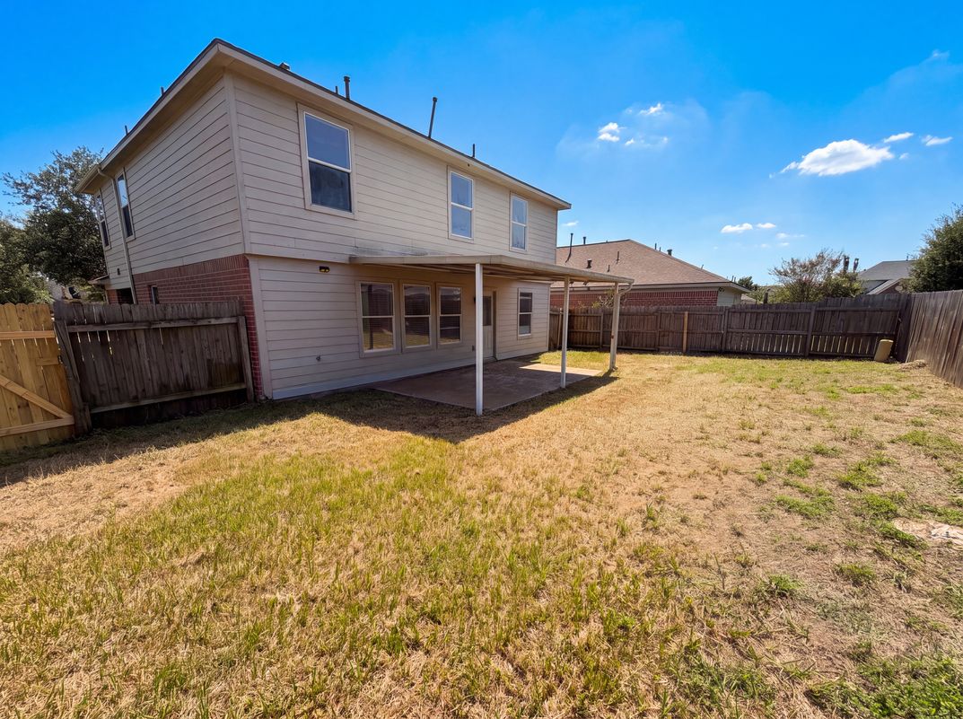 Photo 5 of 26 of 7327 Fox Hall Ln, Humble, TX