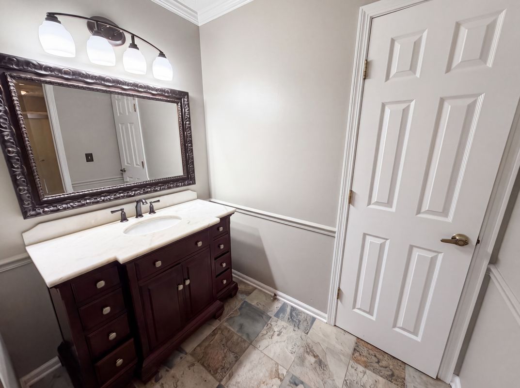 Photo 9 of 23 of 8005 Edgewood Ct, Plainfield, IN