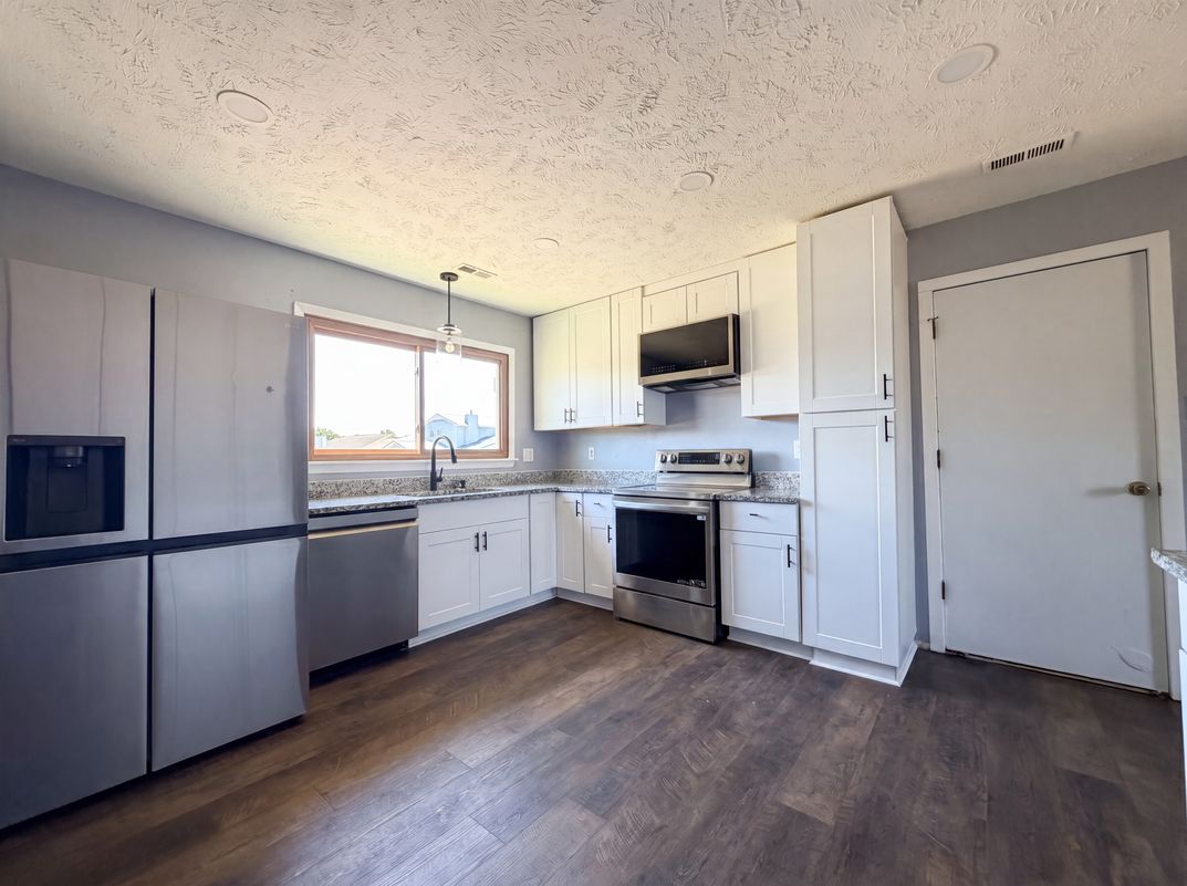 Photo 2 of 16 of 1512 Dovetail Dr, Fayetteville, NC