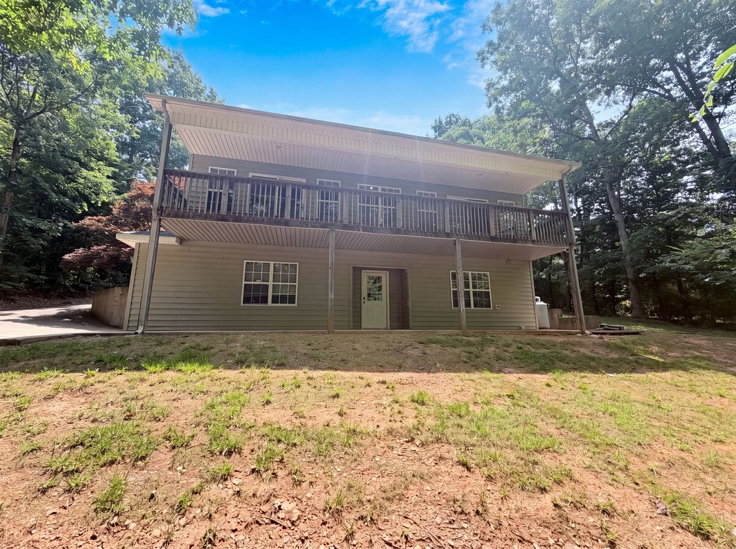 Photo 5 of 17 of 221 Grandview Dr, Statesville, NC