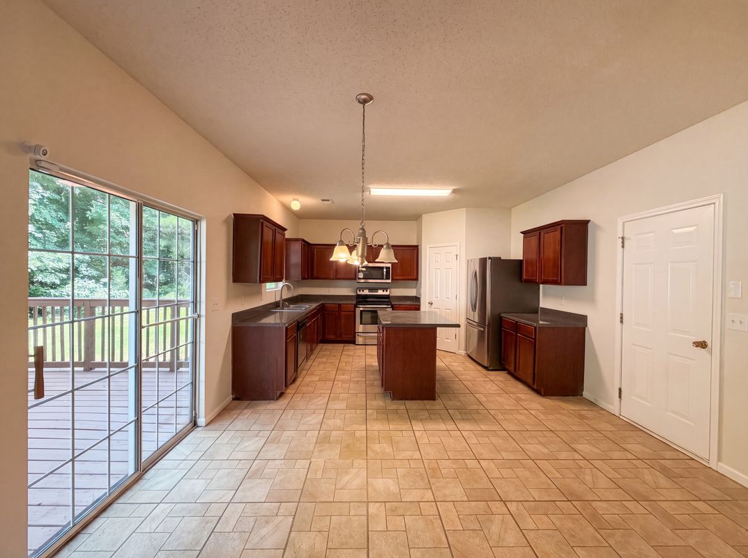 Photo 2 of 29 of 6257 Polar Fox Ct, Riverdale, GA