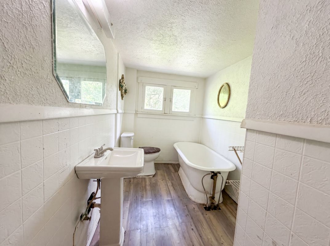 Photo 18 of 27 of 2670 Fern Ave, Columbus, OH