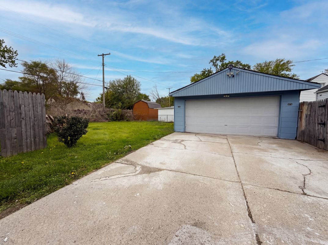 Photo 15 of 19 of 26311 Hopkins St, Inkster, MI