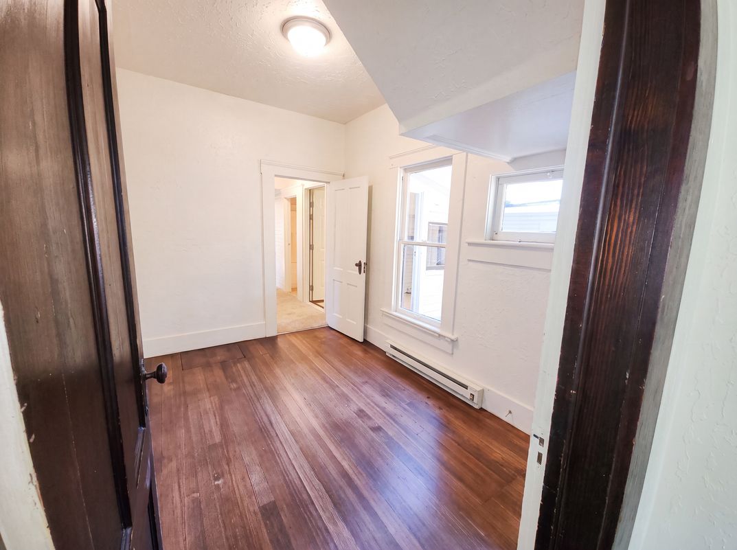 Photo 12 of 29 of 1011 Almaden St, Eugene, OR