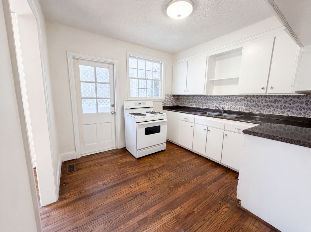 Photo 13 of 17 of 1901 Glenwood Rd, Columbia, SC