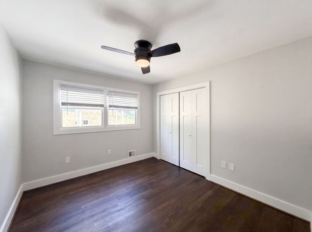 Photo 11 of 24 of 6515 Carriage Dr, Alexandria, VA