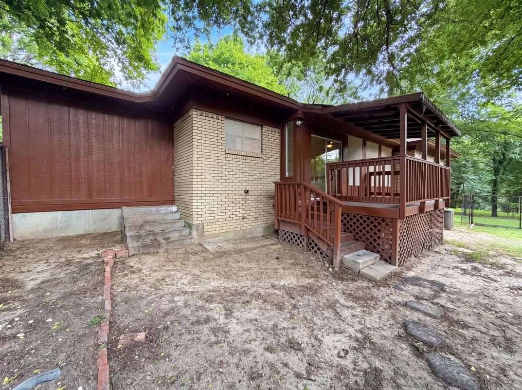 Photo 5 of 17 of 202 Vanshire Rd W, Lakeside, TX