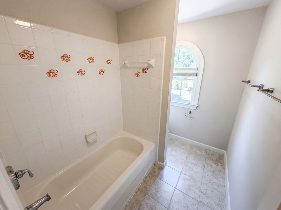 Photo 18 of 38 of 1231 Dunwoody Village Dr, Atlanta, GA
