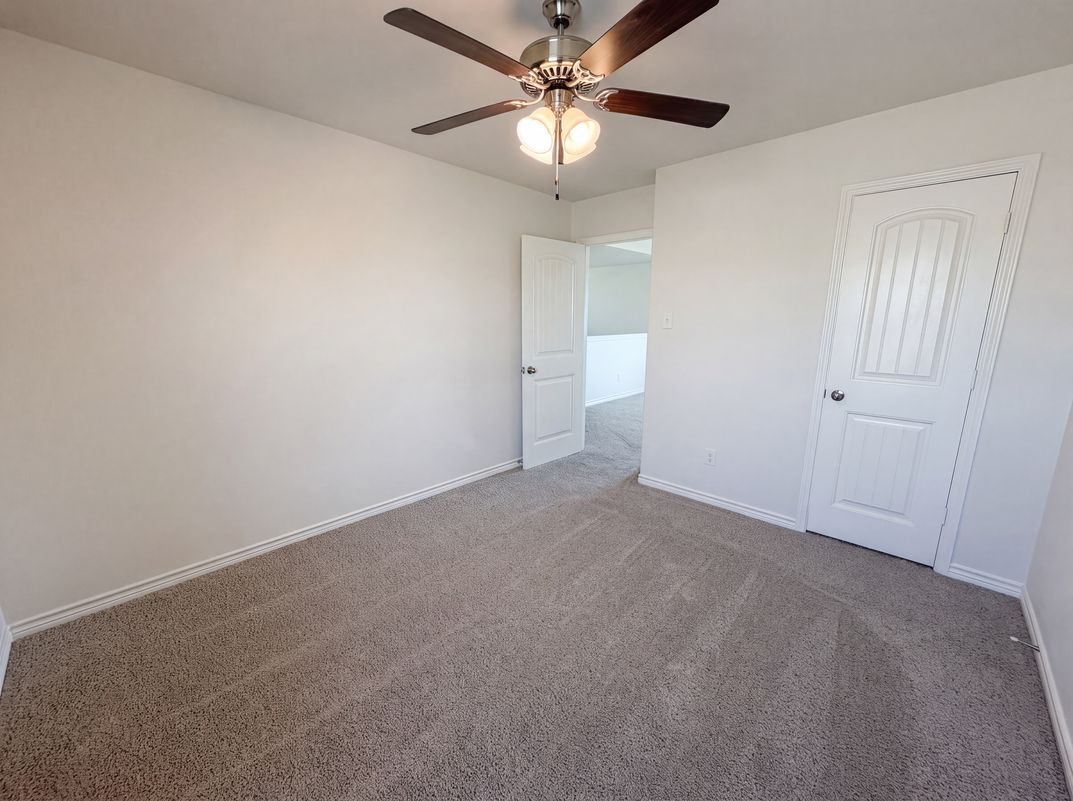 Photo 12 of 21 of 1713 Blue Jay Dr, Ennis, TX