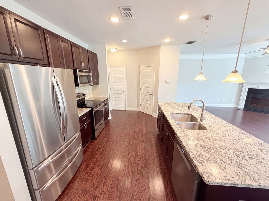 Photo 2 of 24 of 10555 Naramore Ln, Alpharetta, GA