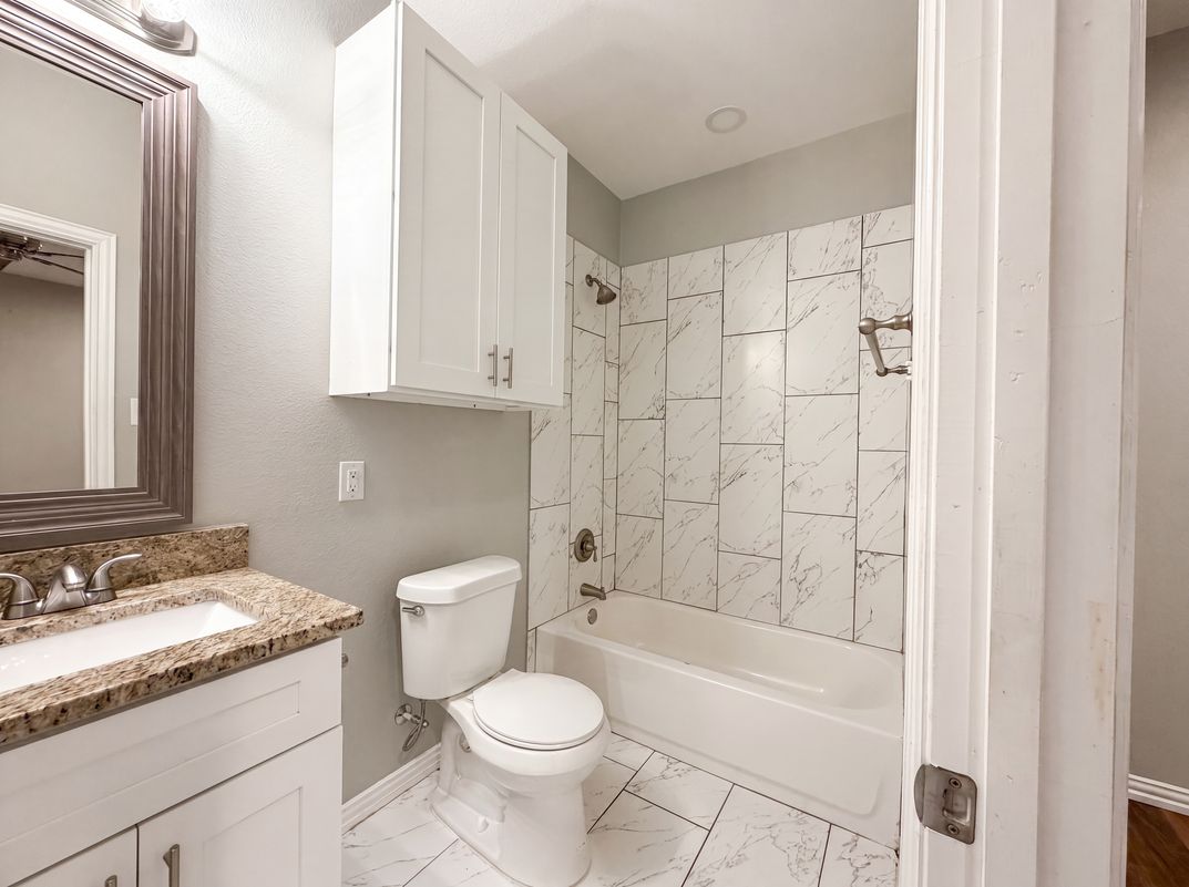 Photo 13 of 18 of 619 E Arlington Ave, Fort Worth, TX