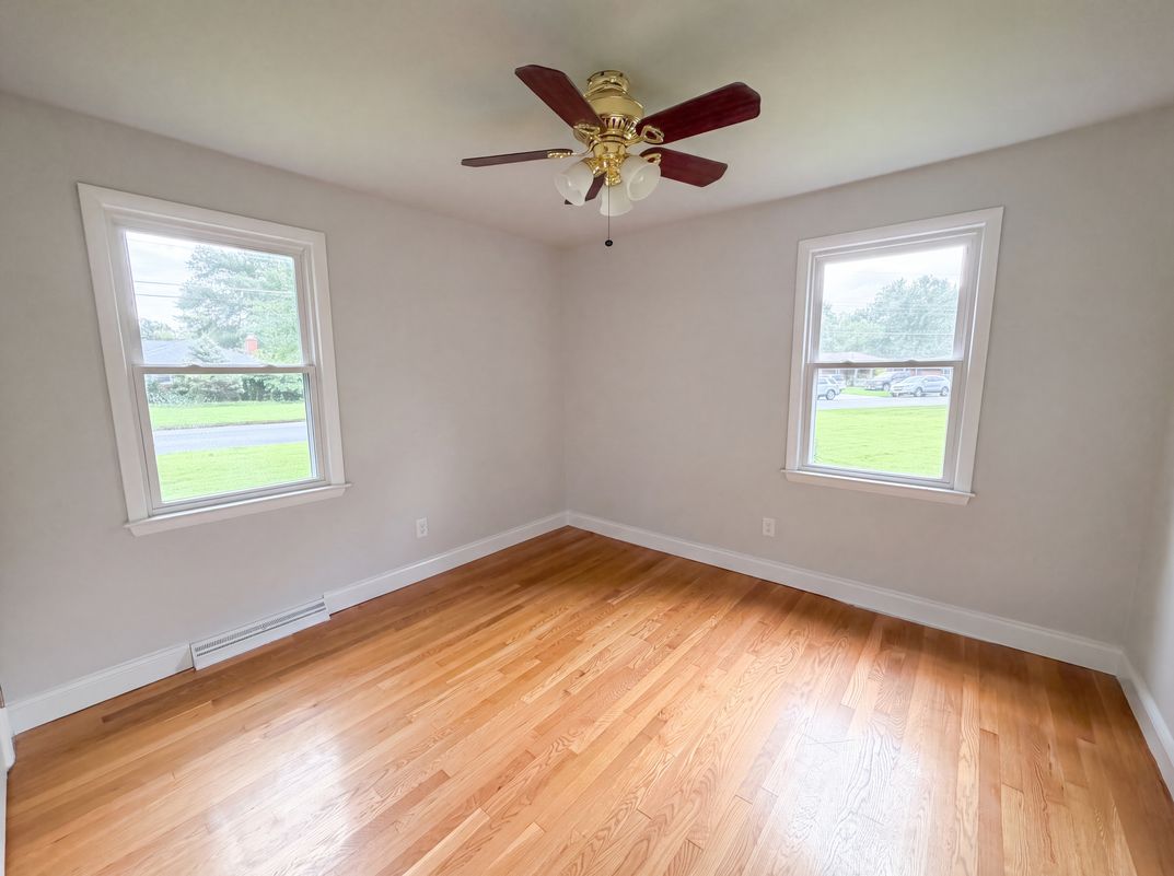 Photo 12 of 16 of 1016 Forestview Dr, Colonial Heights, VA