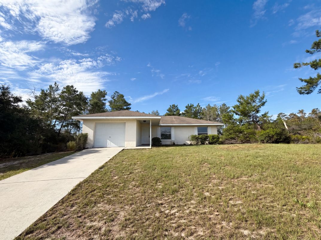 Property photo 1 of 17956 SW 25th Avenue Rd