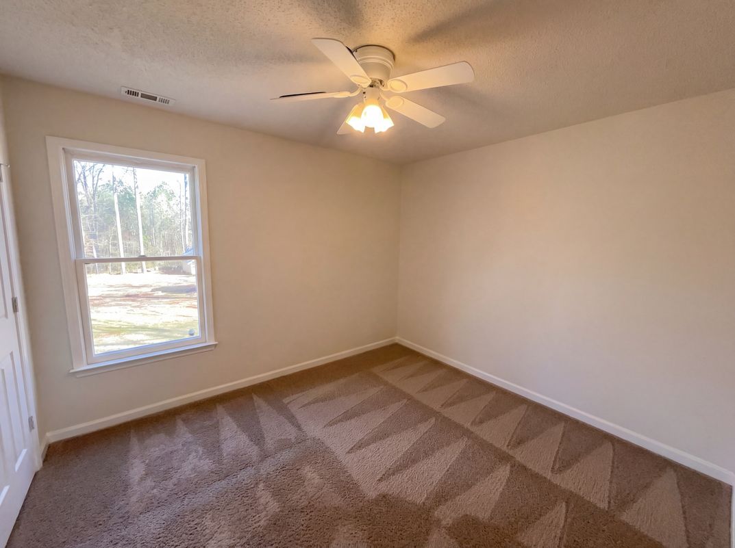 Photo 20 of 28 of 1012 Crown Corners Dr, McDonough, GA