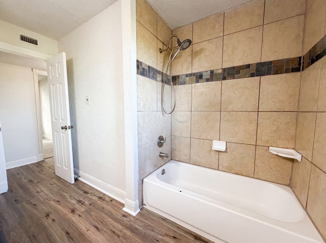 Photo 9 of 16 of 1308 Longhorn Dr, Floresville, TX