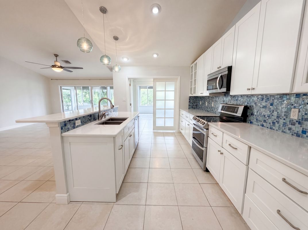 Photo 12 of 34 of 4816 61st Avenue Ter W, Bradenton, FL