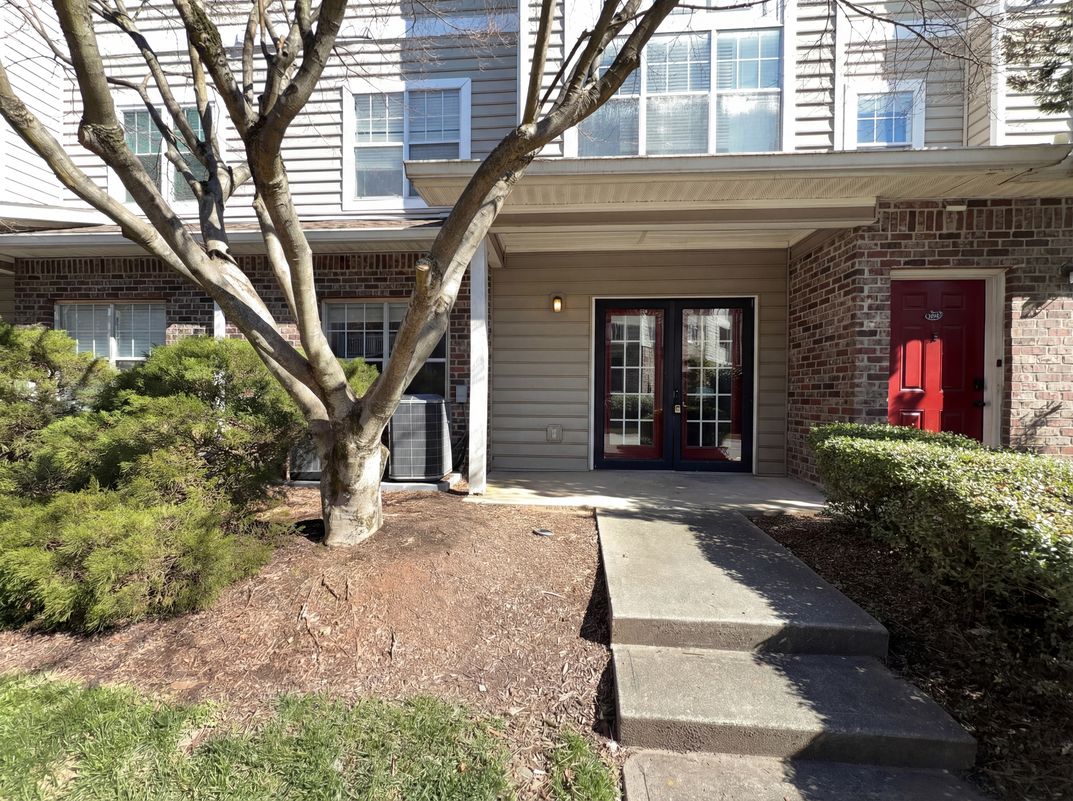 Property photo 1 of 2700 Pine Tree Rd NE Unit 3006