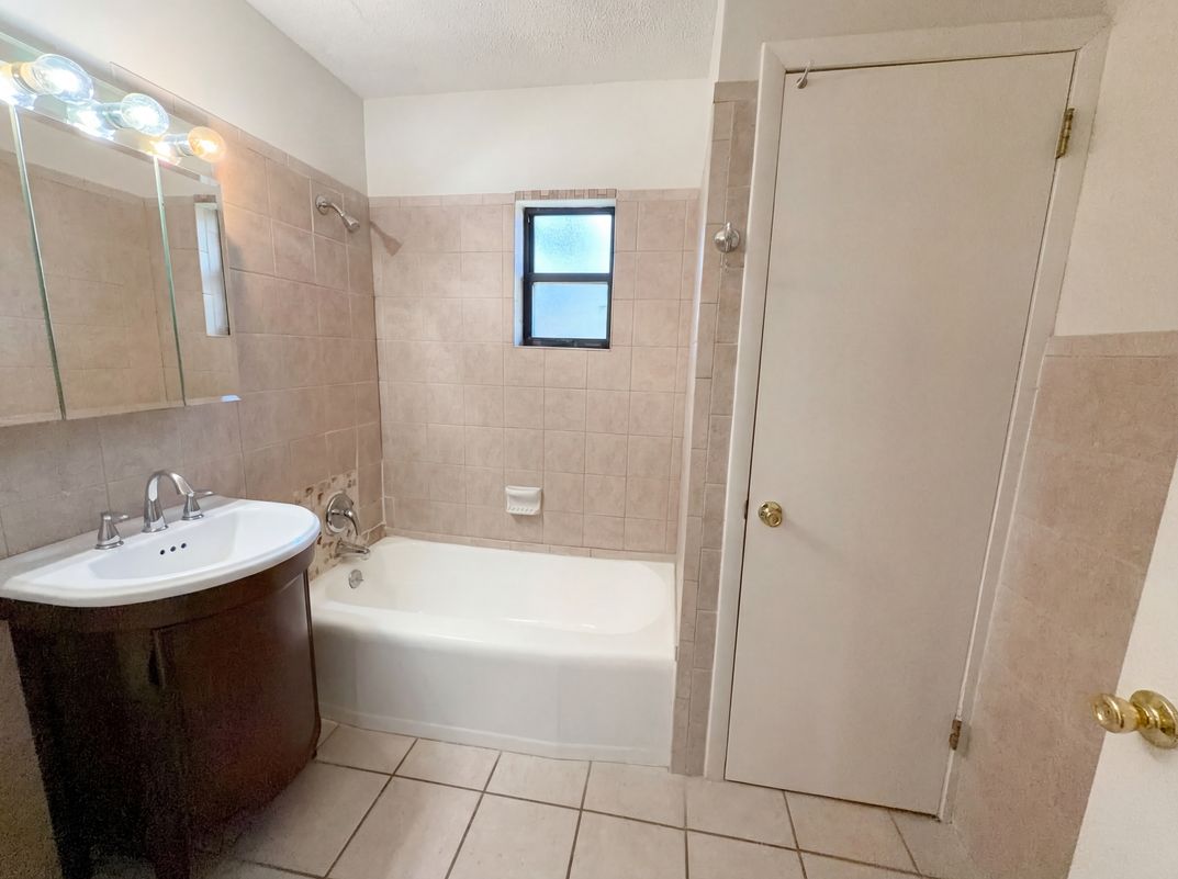Photo 13 of 26 of 5414 Coppedge Ave, Jacksonville, FL