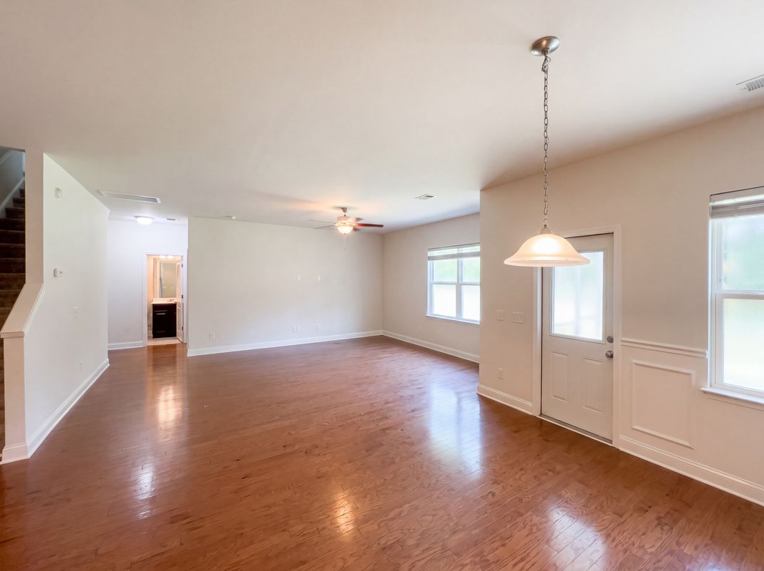 Photo 3 of 42 of 301 Decatur Dr, Summerville, SC
