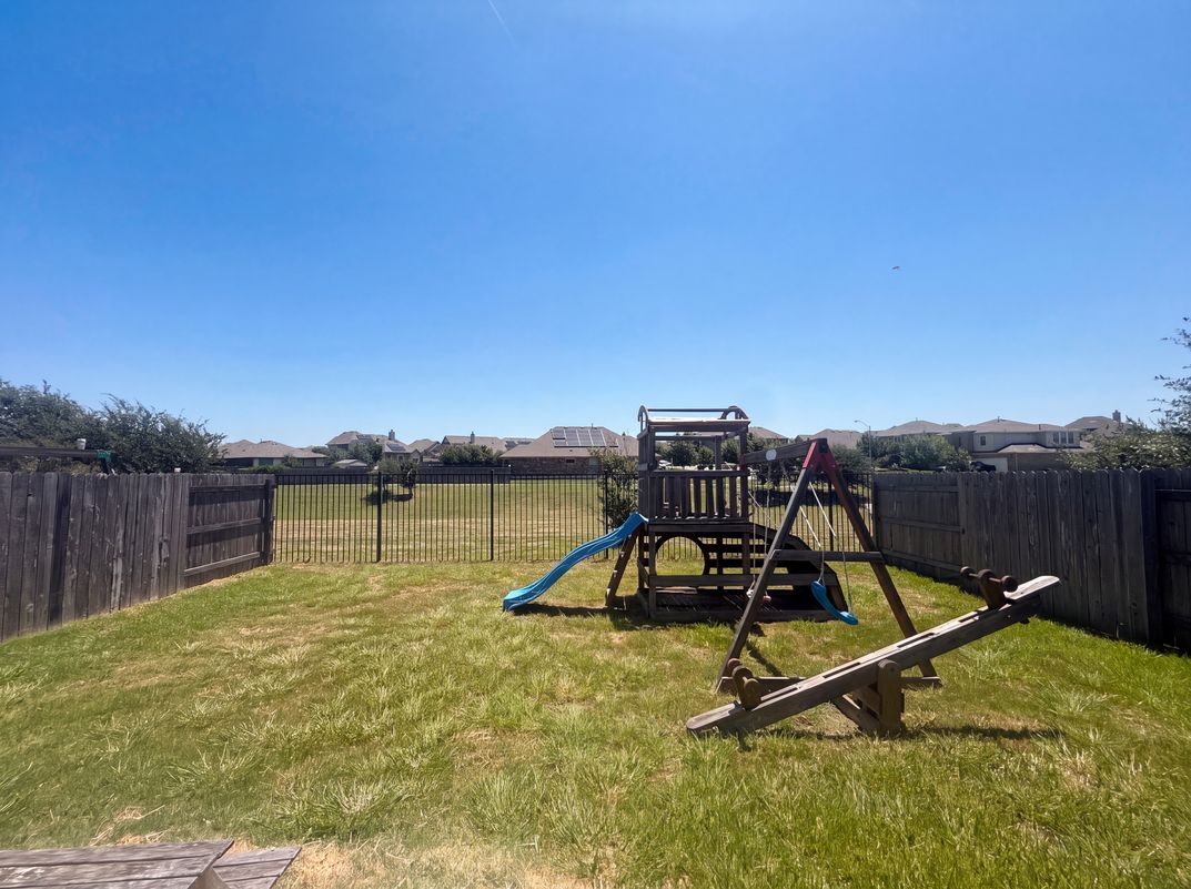 Photo 5 of 21 of 5909 Urbano Bnd, Round Rock, TX