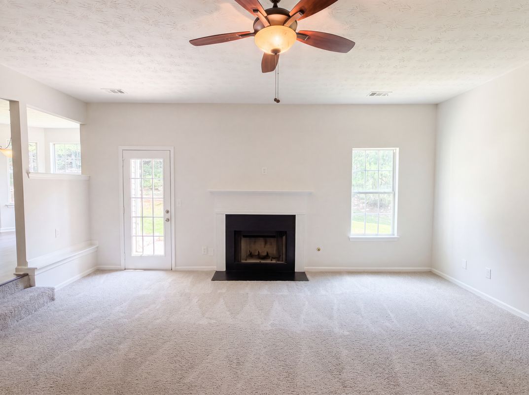 Photo 9 of 33 of 1672 Bennett Dr, McDonough, GA