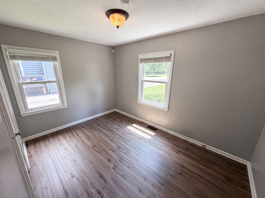 Photo 8 of 19 of 2308 E 69th St, Indianapolis, IN