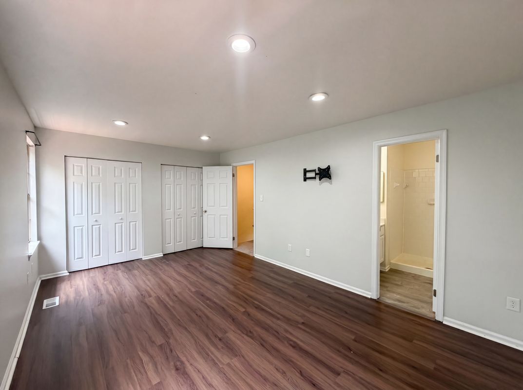 Photo 4 of 48 of 8641 Centerton Ln, Manassas, VA