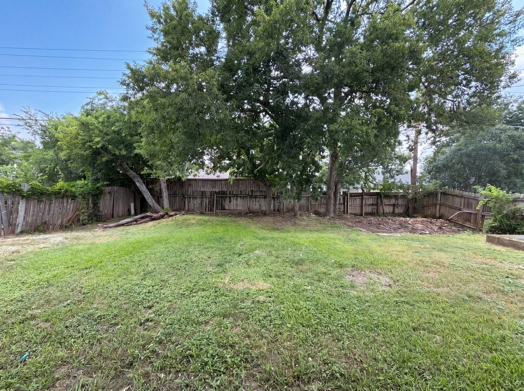 Photo 15 of 16 of 1803 Frontier Trl, Round Rock, TX