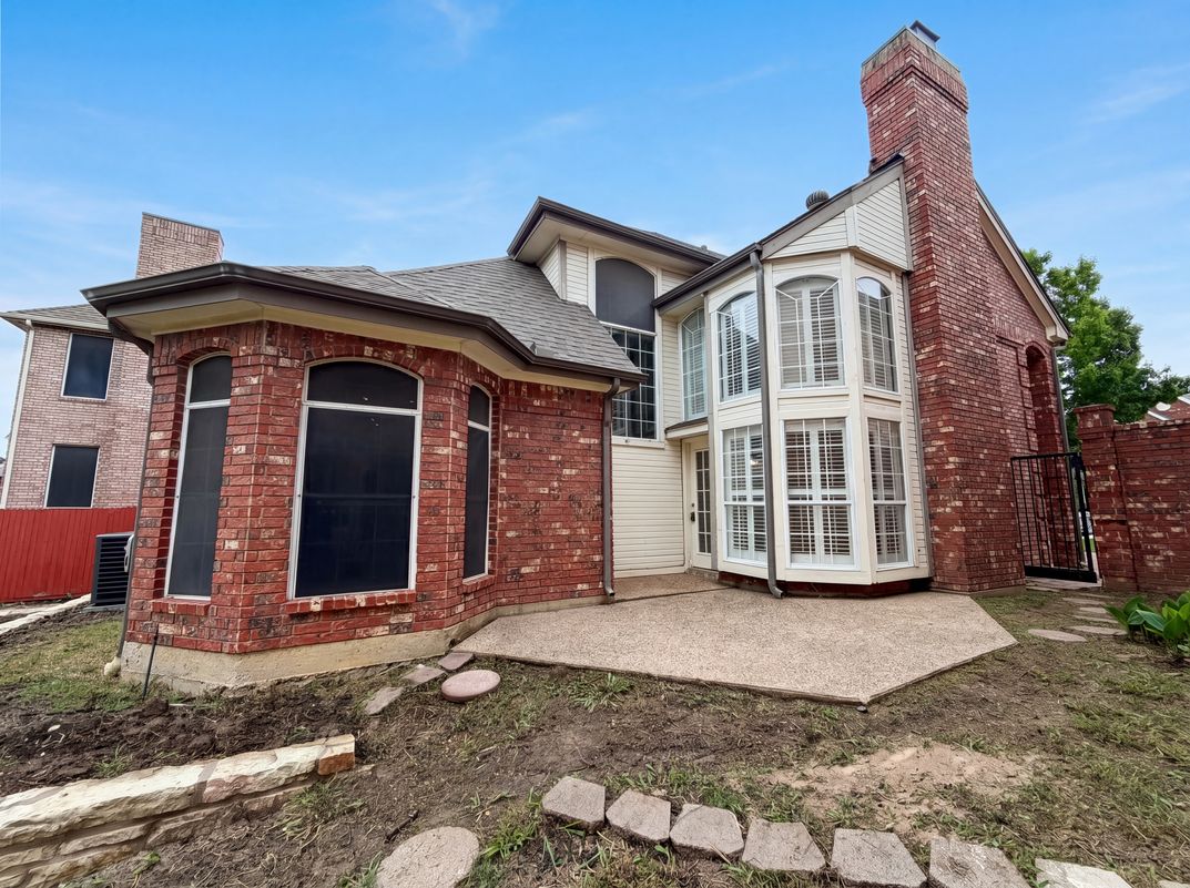 Photo 5 of 27 of 7707 Windmere Ct, Irving, TX