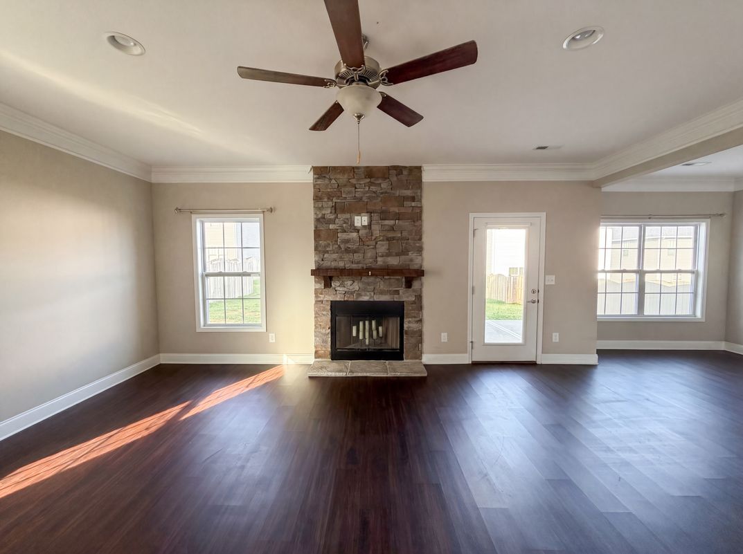 Photo 3 of 33 of 1611 Blackbird Dr, Maryville, TN